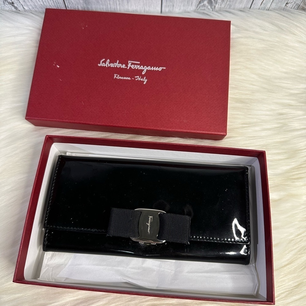 SALVATORE FERRAGAMO continental zip wallet in black - Picture 16 of 16